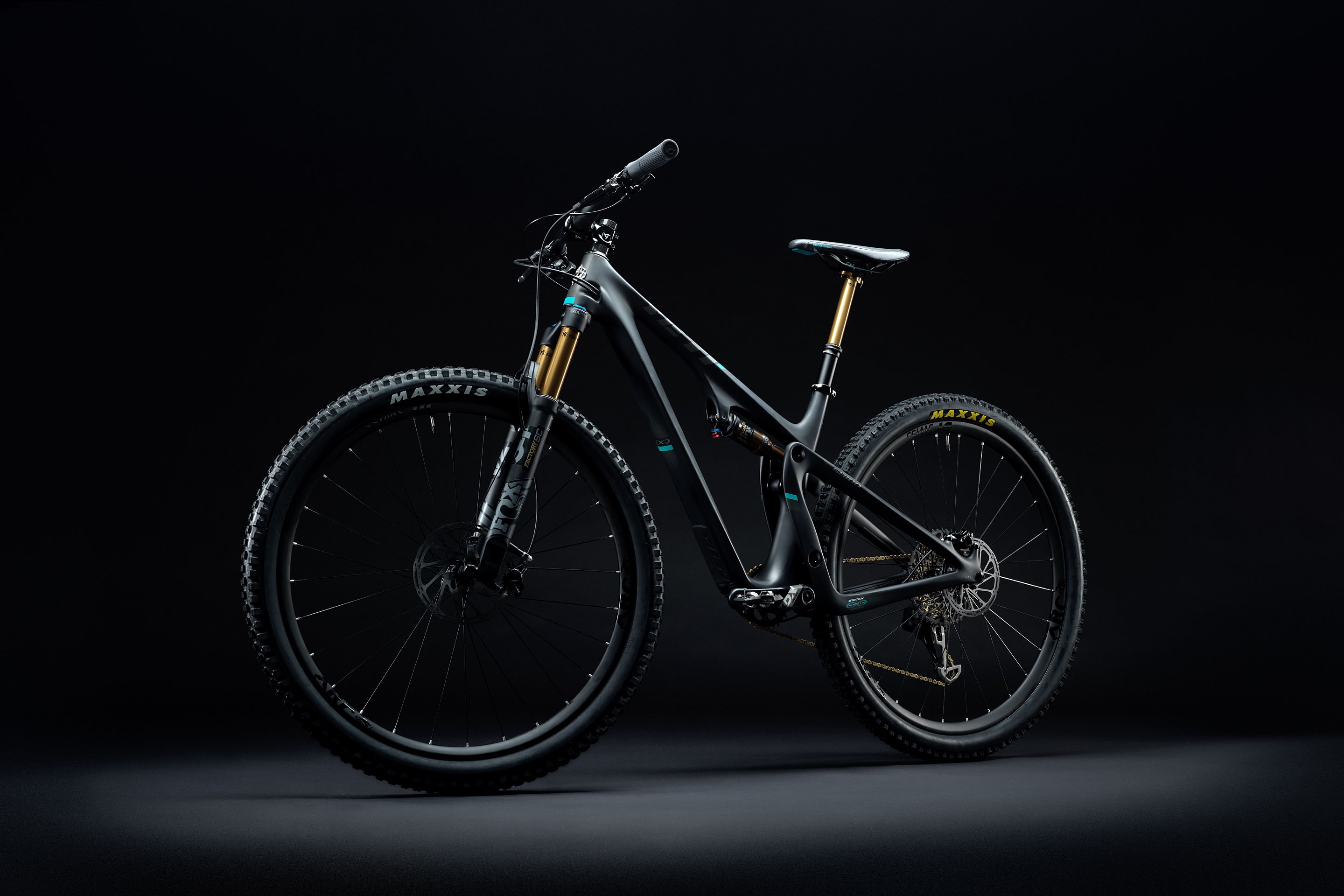 2019_YetiCycles_SB100_TS_Black_Dark_02