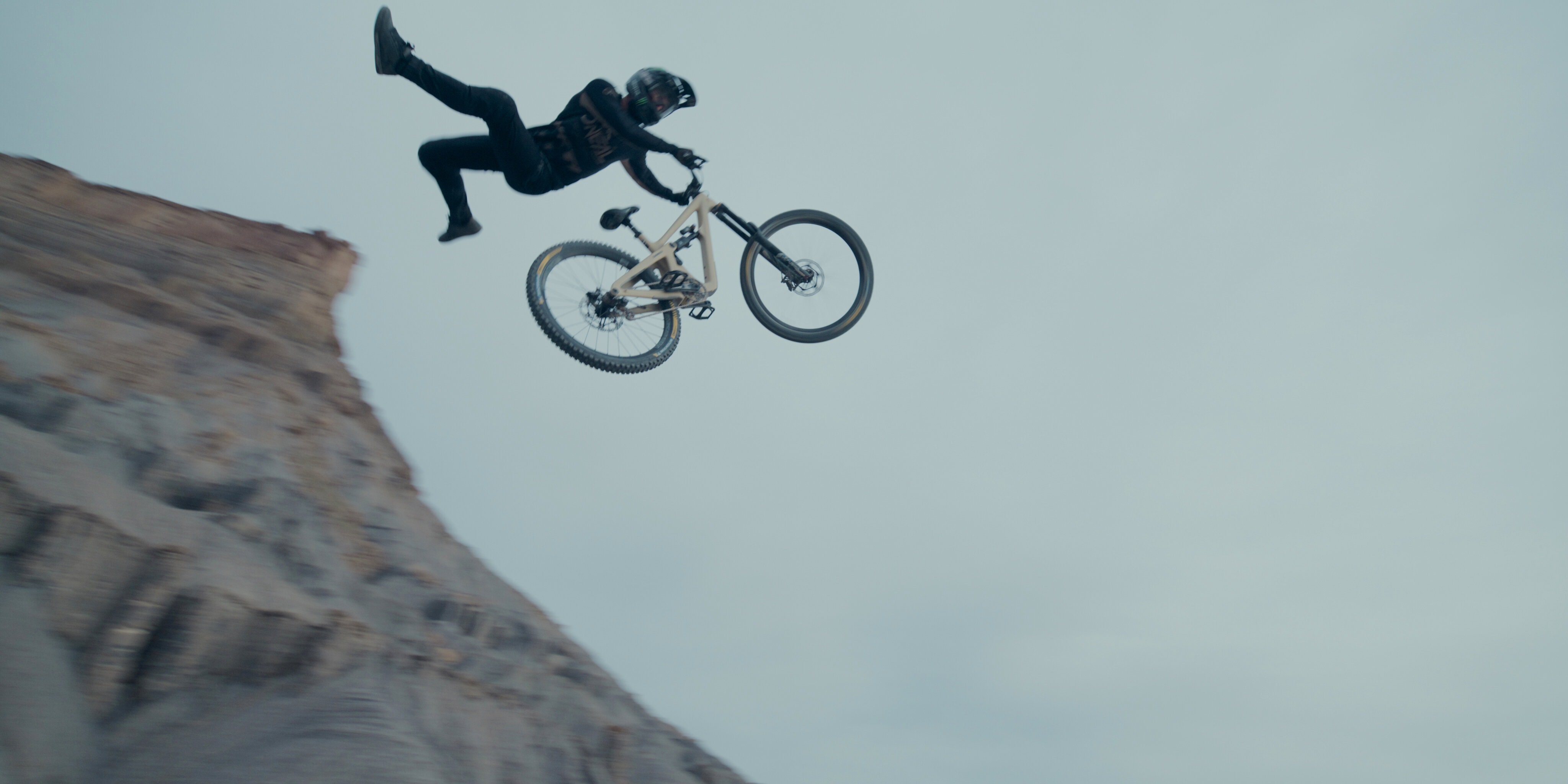 Yeti_Cycles_Dust_to_Dust_Framegrab_20